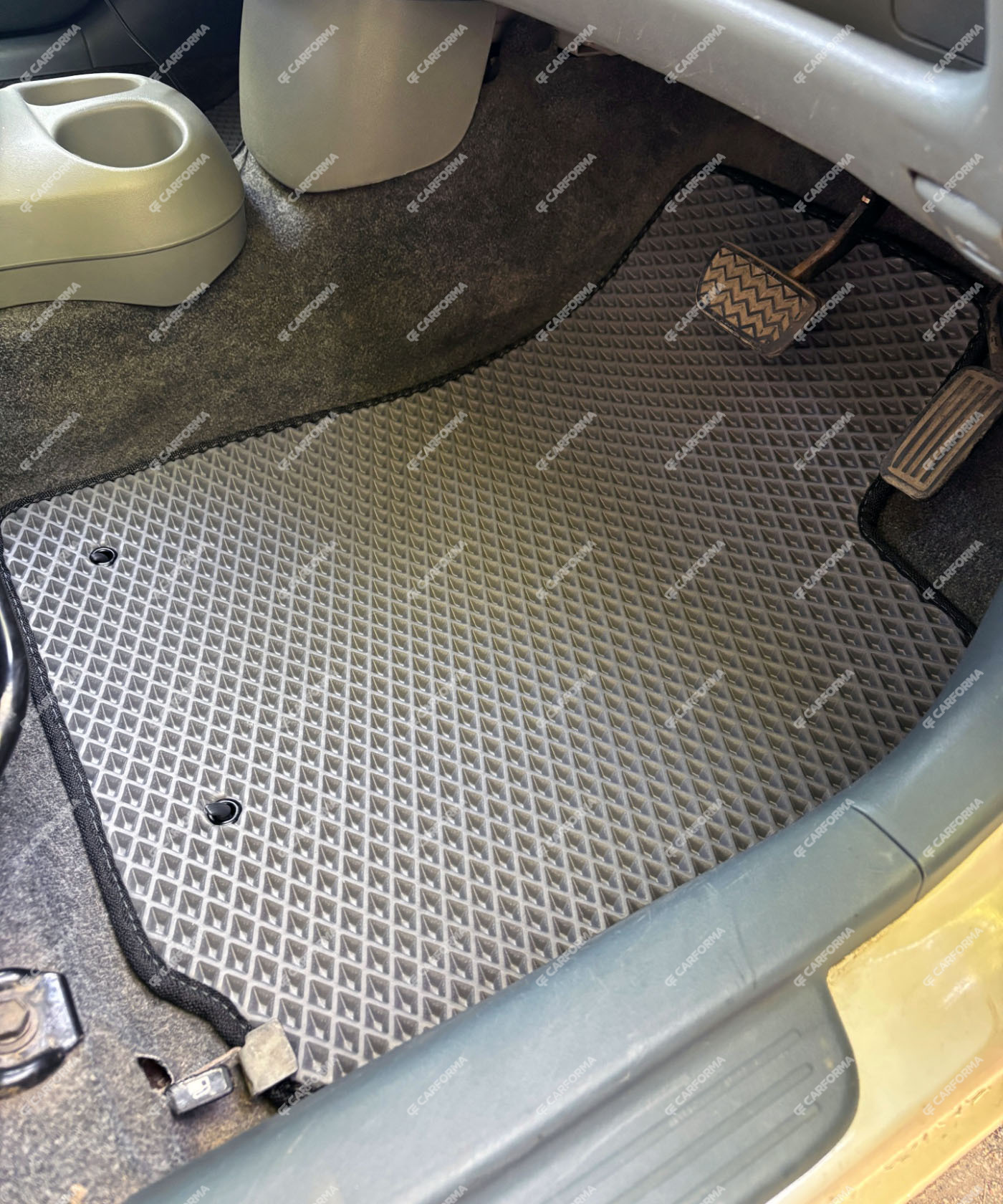 Коврики на Toyota Vitz I 1998&nbsp;-&nbsp;2005 в Чите