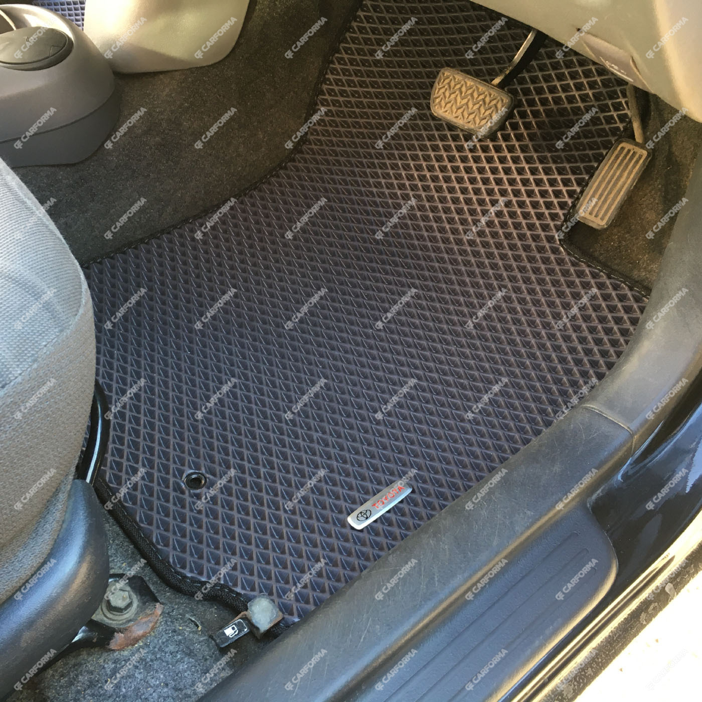 Коврики на Toyota Vitz I 1998&nbsp;-&nbsp;2005 в Чите